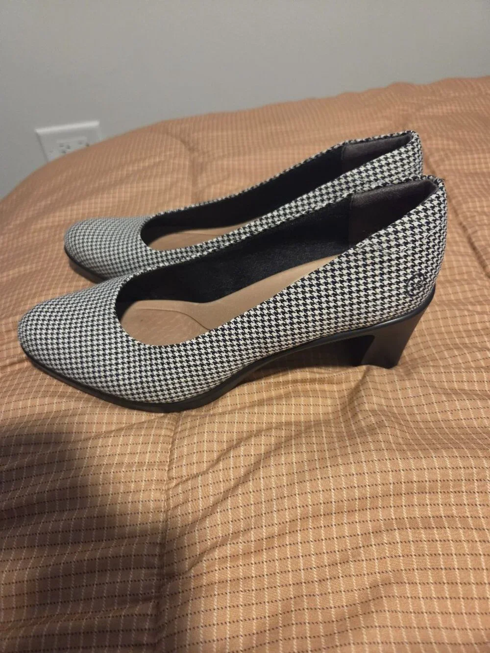 Houndstooth mini pump comfort sole (size 9)